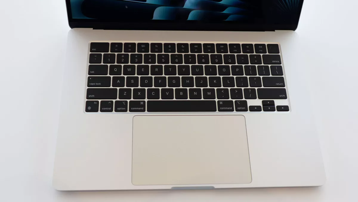 MacBook Air 15-inch (2023) so với MacBook Air 13-inch (2022): bạn nên chọn máy nào?