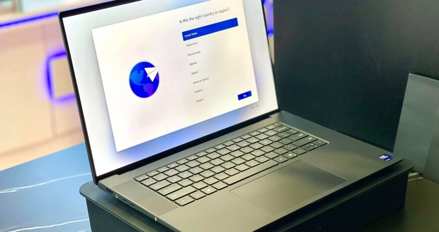 Dell Precision 5690 2024 Ultra 7-165H, 32GB RAM, 512GB SSD, RTX™️ 2000 Ada 8GB, màn hình OLED 4K