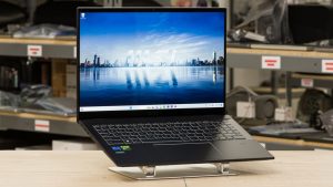 MSI Summit E16 Flip