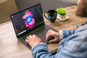 Mua laptop cho công ty