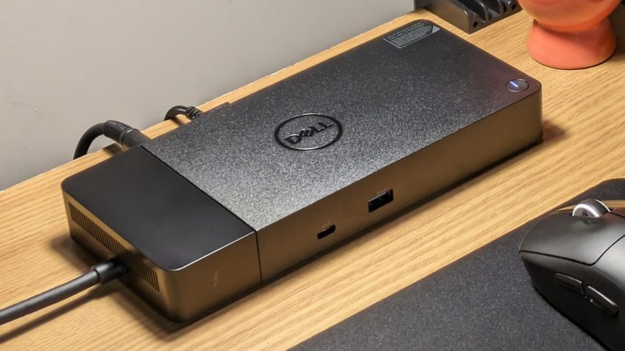 Docking Dell WD22TB4 có cần thiết không
