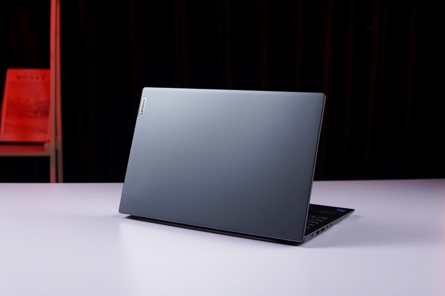 Ngoại Hình Lenovo V15 G5