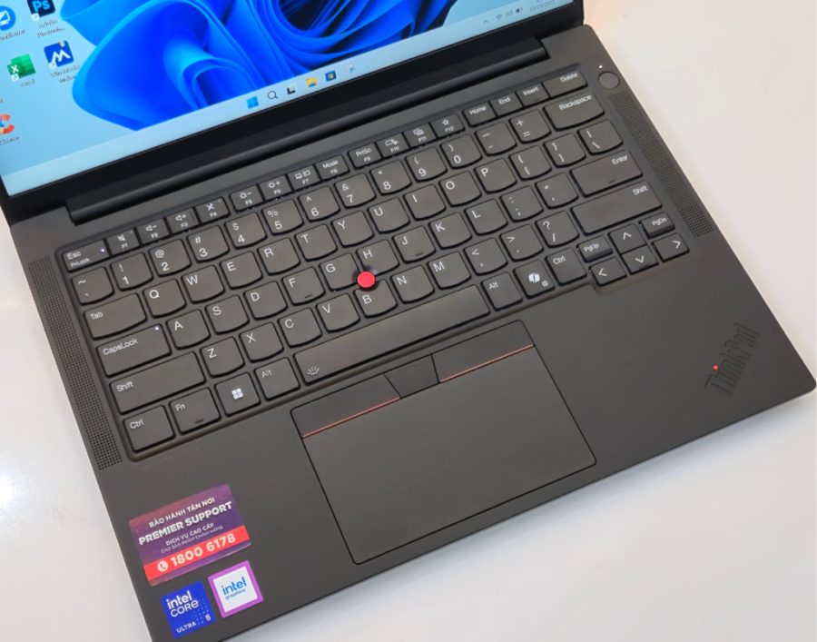 Giữ vững giá trị cốt lõi từ bàn phím và TrackPoint huyền thoại