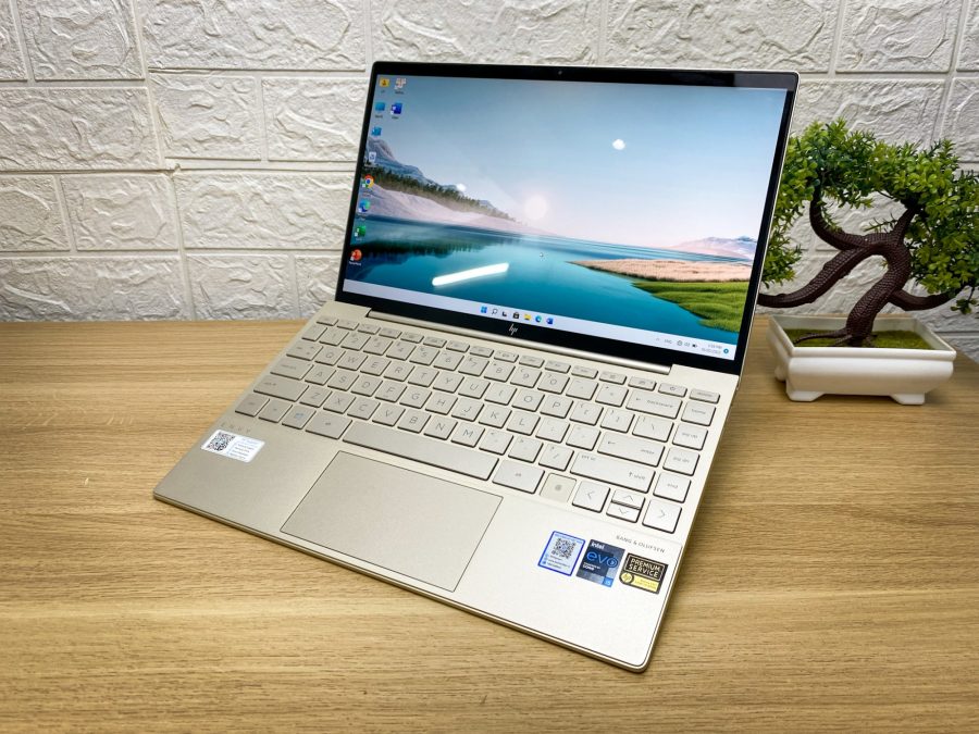 HP Envy / Dell Inspiron