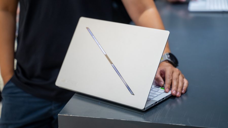 Laptop Mỏng Nhẹ 2026